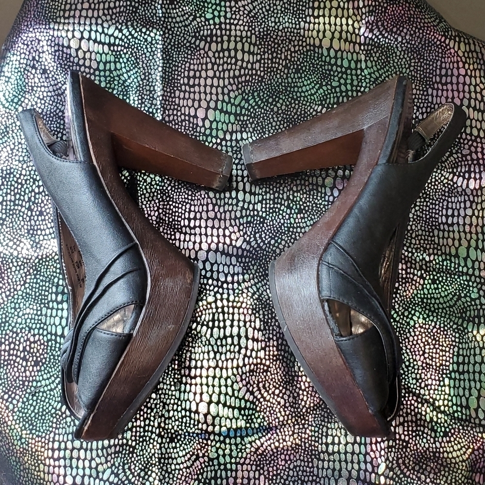 Flirty black and brown peep toe heels - Picture 5 of 11